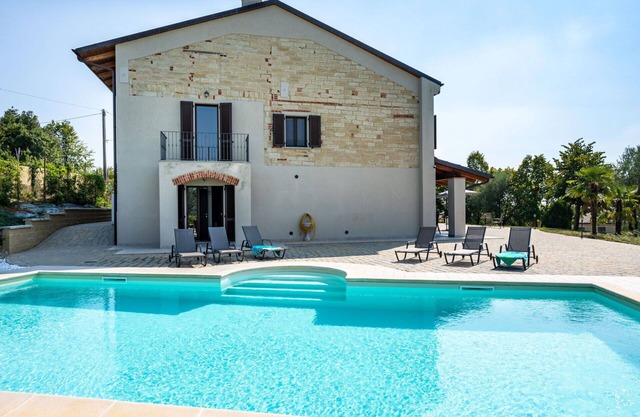 Stunning private villa for 14 people with A/C, WIFI, private pool, TV and terrace