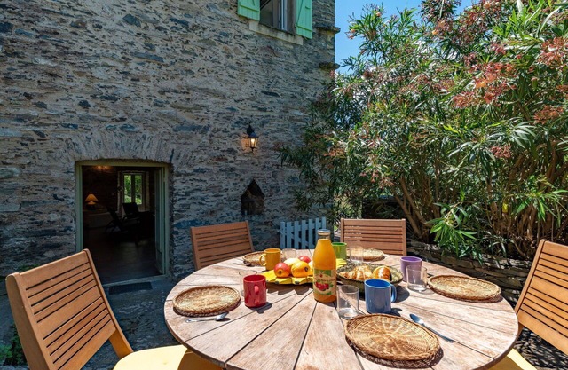 Stunning private villa for 8 guests with A/C, WIFI, patio and panoramic view