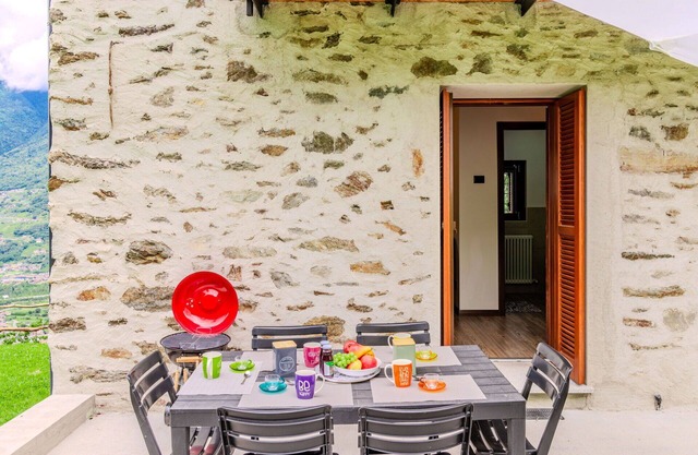 Stunning private villa for 5 people with WIFI, TV, balcony and pets allowed