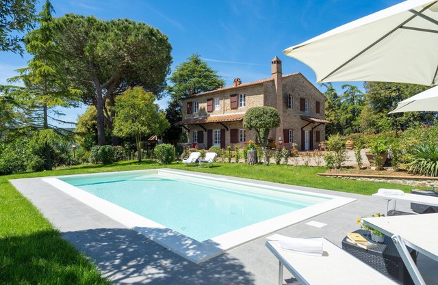 Stunning private villa with private pool, A/C, WIFI, TV and panoramic view, close to San Gimignano