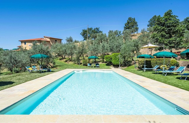 Stunning private villa for 14 people with WIFI, private pool, balcony and pets allowed