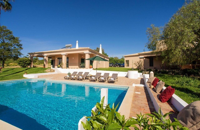 Stunning private villa for 6 people with private pool, WIFI, TV and patio