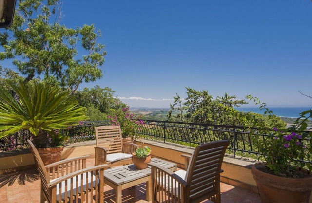 Stunning private villa for 11 people with WIFI, TV, terrace and pets allowed