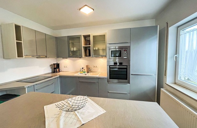 Stunning private villa for 6 guests with WIFI, TV, terrace and pets allowed