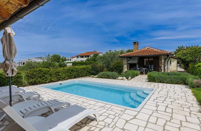 Stunning private villa for 5 people with private pool, A/C, WIFI, TV and terrace
