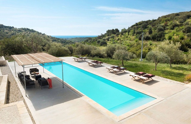 Stunning private villa for 9 guests with WIFI, A/C, private pool, TV, terrace and panoramic view