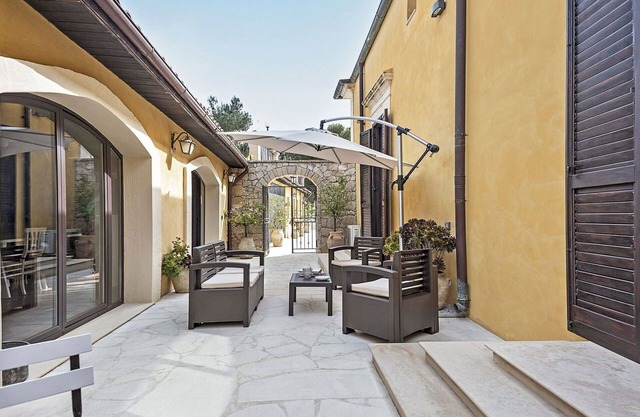 Stunning private villa for 8 people with private pool, A/C, WIFI, TV, terrace and parking