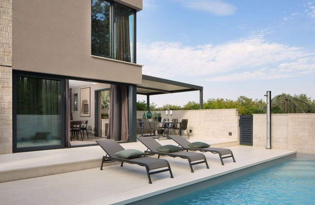 Stunning private villa for 20 guests with private pool, A/C, WIFI, TV and terrace
