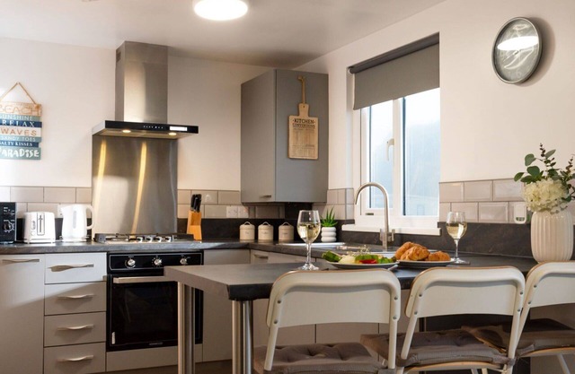 Stunning private villa for 4 guests with WIFI, TV, pets allowed and panoramic view
