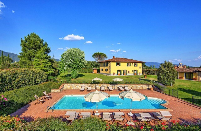 Stunning private villa with private pool, WIFI, TV, patio, pets allowed and panoramic view