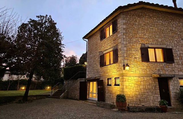 Stunning private villa for 7 people with WIFI, private pool, TV and veranda