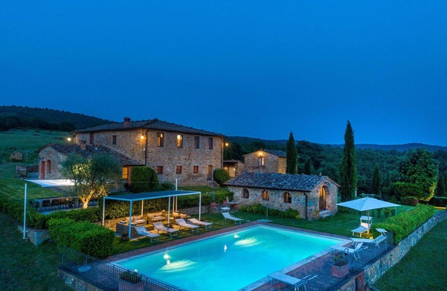 Stunning private villa for 20 guests with sauna, private pool, WIFI, TV and panoramic view