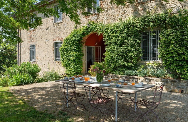 Stunning private villa for 10 people with TV and pets allowed