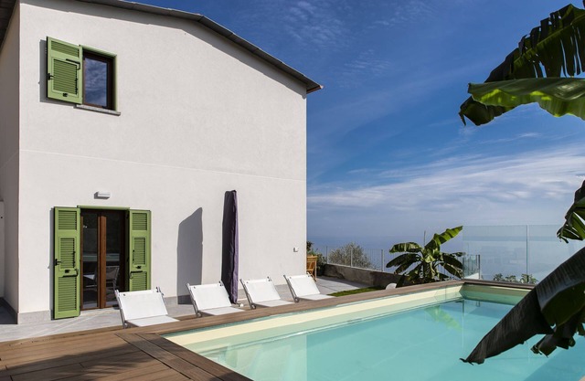 Stunning sea-view villa with two independent flats.