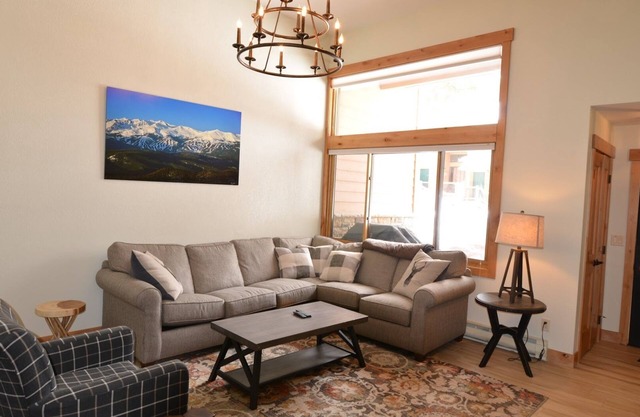 Stunning Ski in/Ski out Cedars Townhouse~ Short Walk to Slopes and Main St.