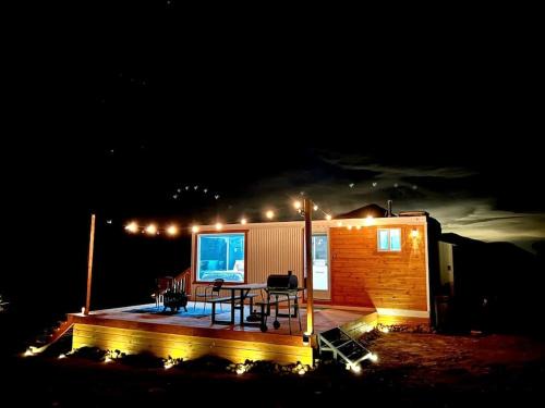 Stunning Tiny House with Picnic Space, Barbecue and Fire Pit in Meadview, Arizona