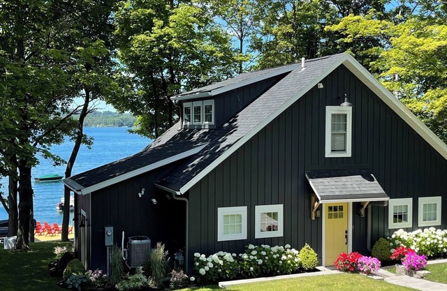 Stunning two-bedroom lakeside retreat in peaceful Skaneateles