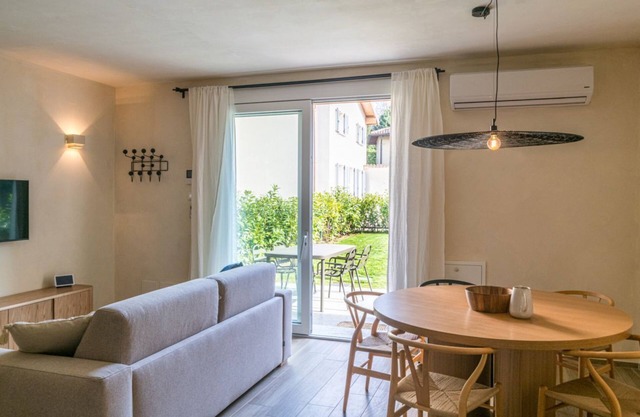 Stunning two bedroom apartment 80mq with private garden in an elegant context. The flat is located inside the wonderful Villa Maderni in the Spina Verde Park area. Guests have at their disposal a large garden with panoramic infinity pool, tennis court, b