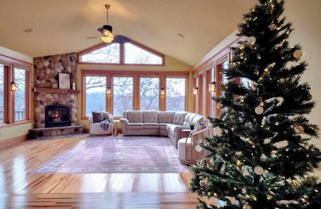 Stunning Valley Views 6BD Retreat w/Ensuites