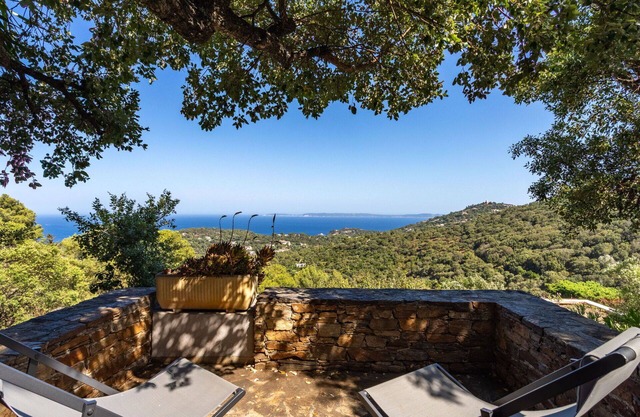 Stunning villa for 6 guests with WIFI, TV and terrace