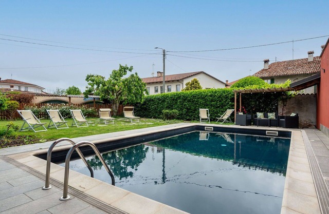 Stunning villa for 12 people with pool, A/C, WIFI, TV, terrace and pets allowed