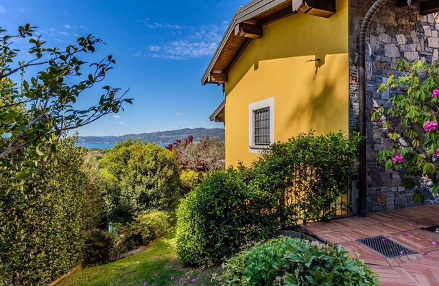 Stunning villa for 6 guests with WIFI, A/C and TV
