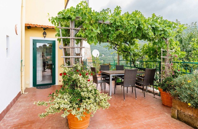Stunning villa for 6 guests with WIFI, TV and terrace