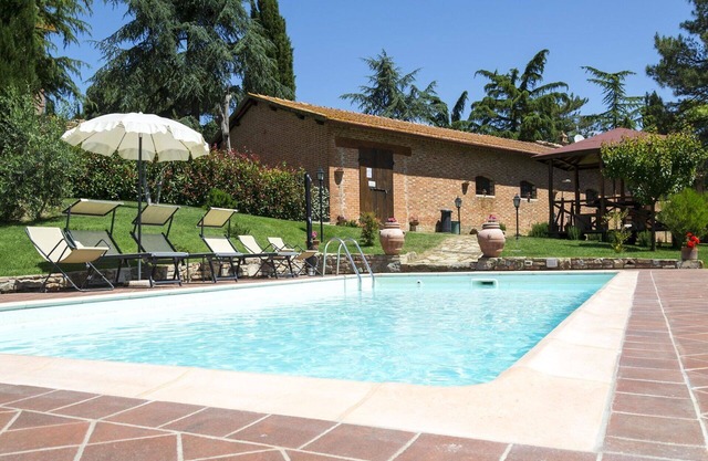 Stunning villa for 4 people with A/C, WIFI, private pool, TV and panoramic view, close to Cortona