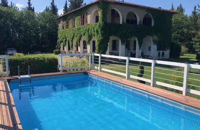 Stunning villa with WIFI, private pool, A/C, TV, patio and panoramic view, close to San Gimignano