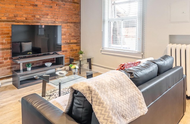 Stylish 1BR Condo Unit on James Street North!