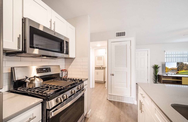 Stylish 1BR Near UT | Mueller | Evonify 5973