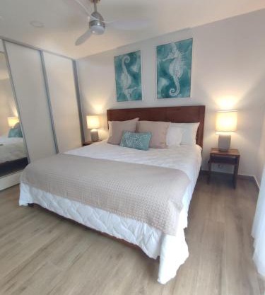 Stylish 2 bed and 2 bath condo with mountain and pool view in Jacó