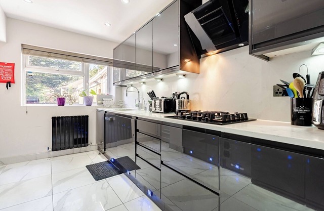 Stylish 2 Bedroom House Wembley