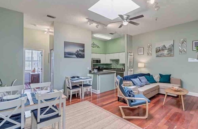 Stylish 2 BR apartment - perfect for relaxing!