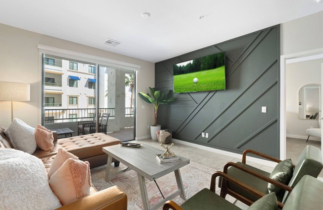 Stylish 2BR Condo in Chandler - Resort Pool, Steam Room, Walk to Cafés - 30+ day