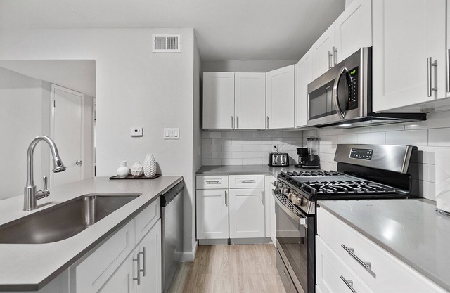 Stylish 2BR in Highland Austin TX 3630