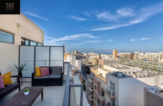 Stylish 2BR Meridian suite in central St Julians