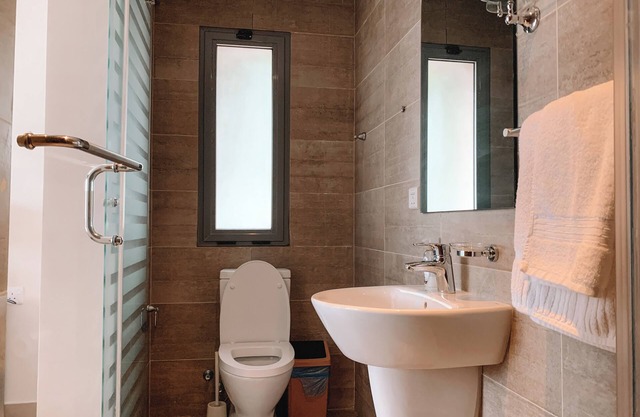 Stylish 2BR near Airport