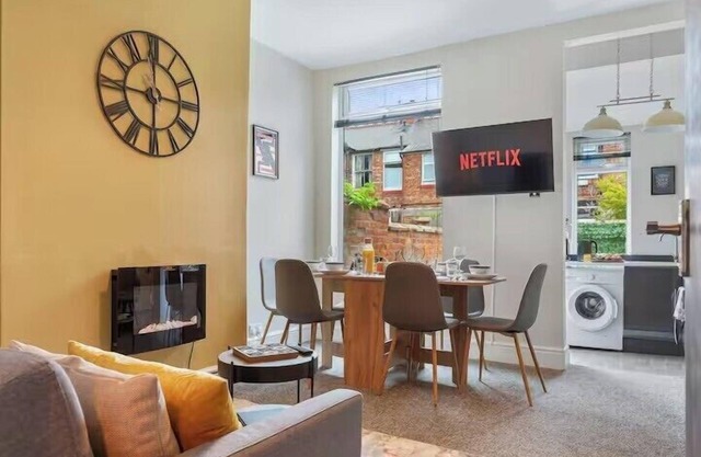 Stylish 3-Bedroom Home 14Mins to Co-op Live Arena