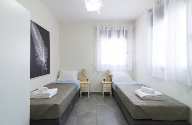 Stylish 3 BR in Florentine