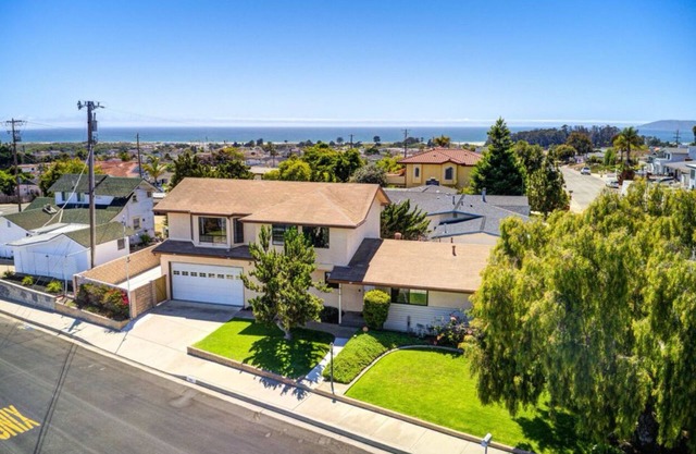 Stylish 3bdrm, 3 bath home in Grover Beach, close to everything