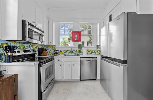 Stylish 3BR Retreat w Porch and garden