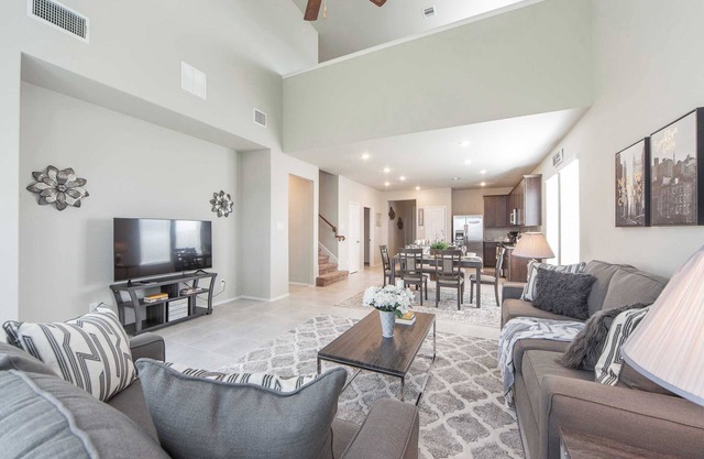 Stylish 4BR Retreat｜Pet-Friendly｜Secure Yard & Home Office｜Flexible Leasen#41144