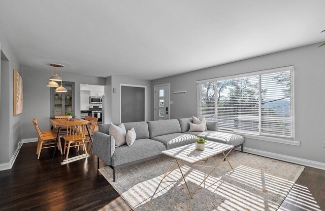 Stylish and Bright 3Bedroom Home, Amazing Deck, Game Room