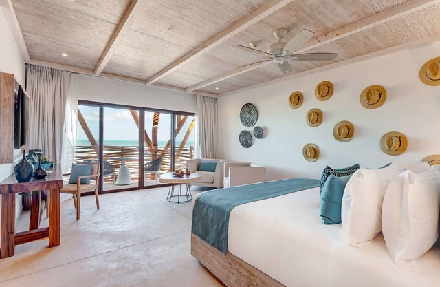 Stylish and Comfortable Stay in Holbox! Swimming Pool, Direct Beach Access!