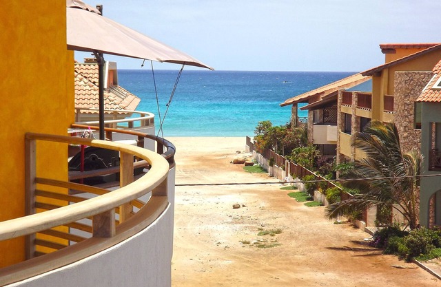 Stylish Apartment in Great Location - Sea View - Close to Beach and Free Wi-Fi