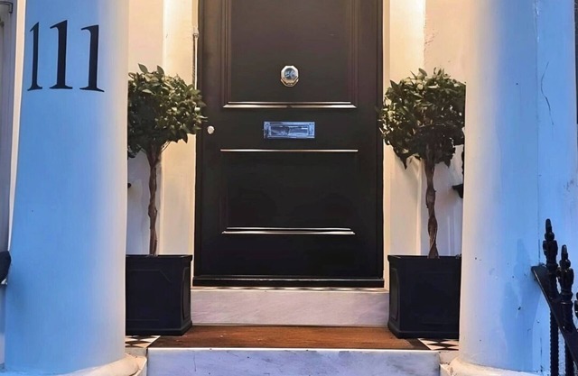 Stylish apt in the heart of Notting Hill -2-nSteps from Portobello Rd and tube!