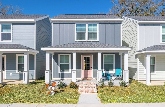 Stylish, BRAND NEW 3 Bed Cottage, Beach Front, DOG FRIENDLY!