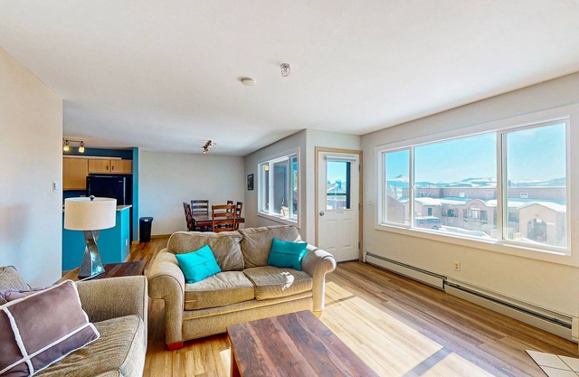 Stylish Condo Near Dillon Reservoir & Seven Ski Areas