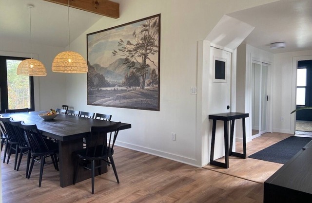 Stylish Farmhouse - Close to Ski, Golf + Hot Tub